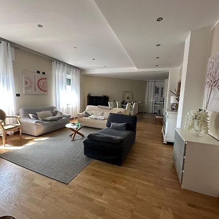 Luxury Center Appartment โนวีลิกูเร ภายนอก รูปภาพ