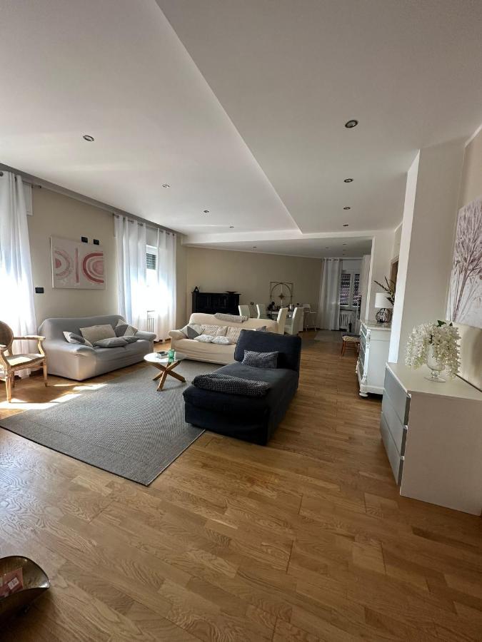 Luxury Center Appartment โนวีลิกูเร ภายนอก รูปภาพ
